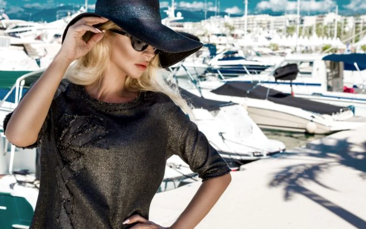 La Cannes, în timpul festivalului, iahturile miliardarilor ancorează în port FOTO SHUTTERSTOCK