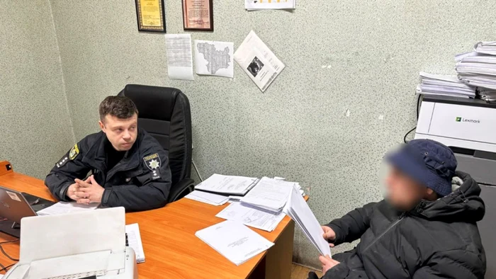 O femeie din Ucraina a murit după ce a primit un colet cu explozibili chiar de la soțul său. 