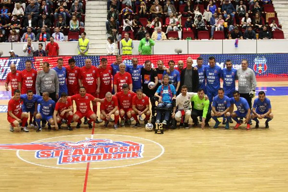 Mihai Nesu, alaturi de componentii echipelor Steaua 86 si Steaua 2006
