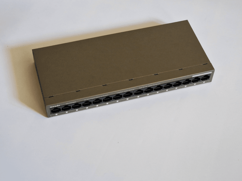 Tenda TEG1016M, switch Gigabit cu 16 porturi [HANDS ON]