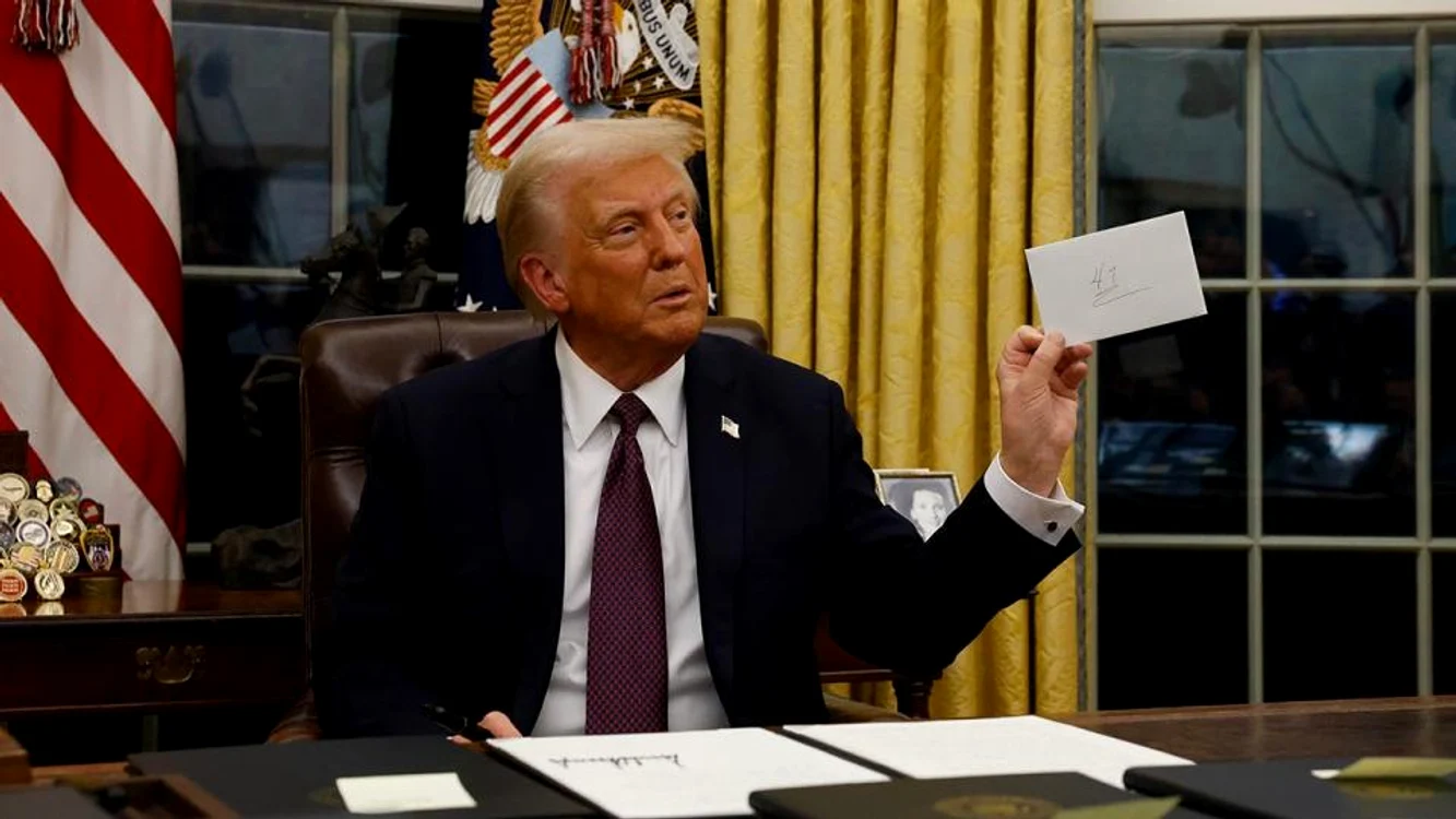 Președintele Donald Trump a arătat presei scrisoarea lăsată de Joe Biden FOTO via Fox News