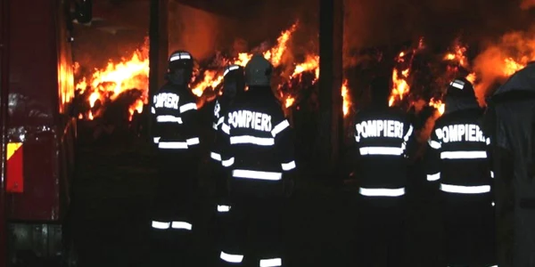 La locul incendiului au intervenit pompierii din Slatina