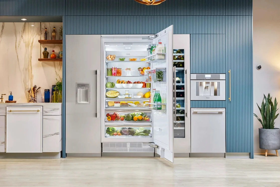 Combină frigorifică modernă cu două uși verticale în 2026 Foto SmartFix Appliance Refrigerators jpg