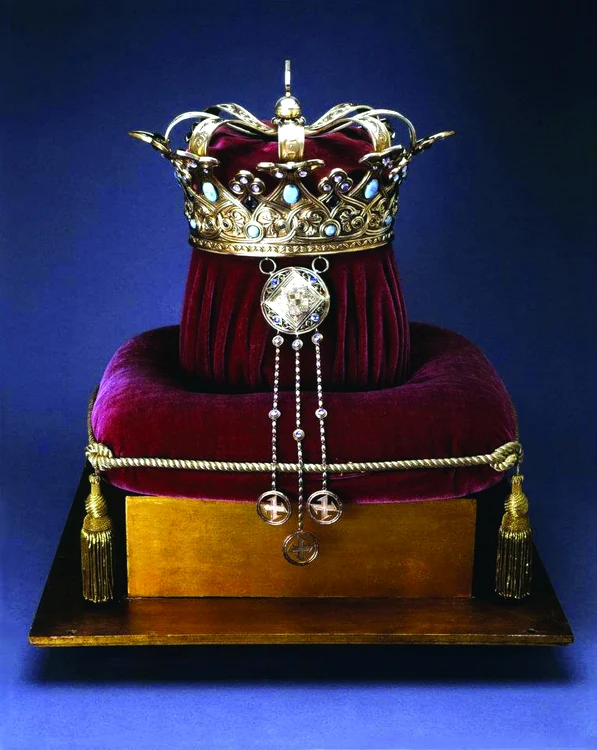 Replică de epocă a coroanei Reginei Maria, ce se păstrează în Muzeul de Artă Maryhill din SUA
