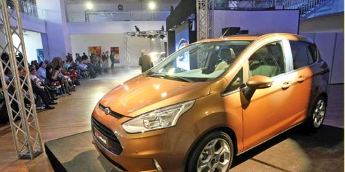 Ford B-Max este disponibil cu cinci motorizări şi trei versiuni de echipare 