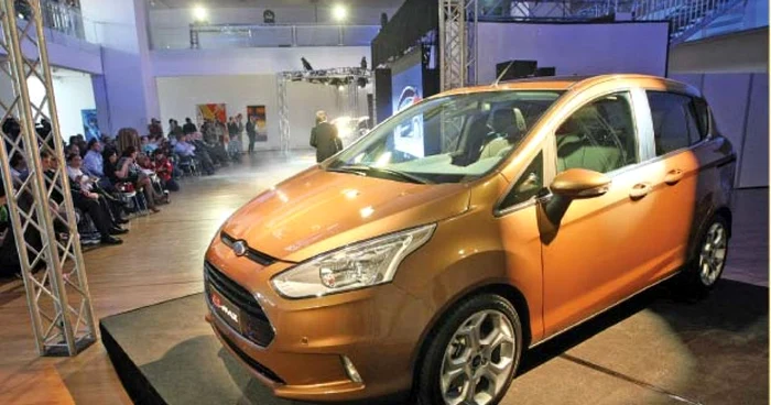 Ford B-Max este disponibil cu cinci motorizări şi trei versiuni de echipare 