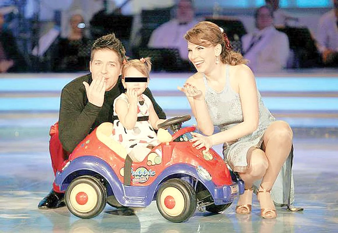 
    Jorge, Alina,  și Karina  pozau  cândva  în familia  fericită   