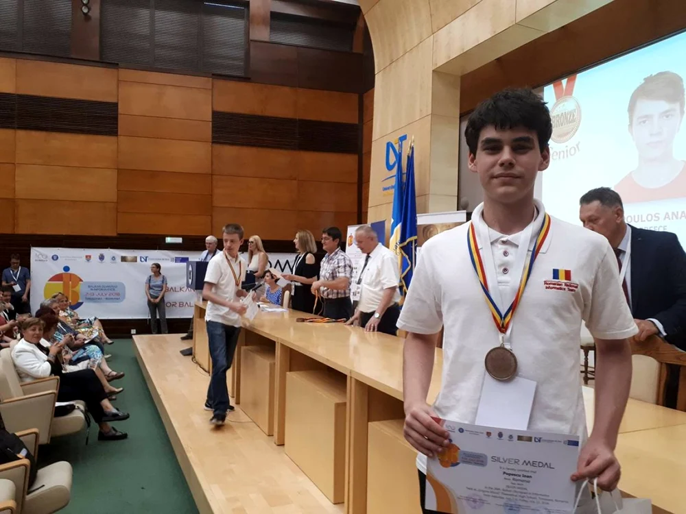 Giovani a câştigat, în Bulgaria, medalia de bronz la un puternic concurs de informatică