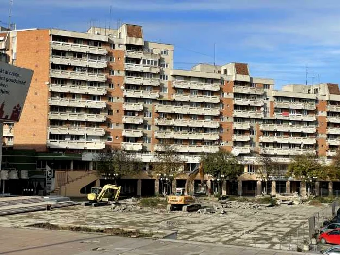 Lucrările la reabilitarea Centrului Nou au început. Foto Larisa Matei