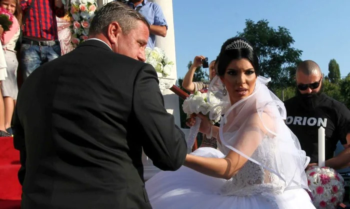 Andreea Tonciu a purtat o rochie de prinţesă care i-a dat mari dureri de cap