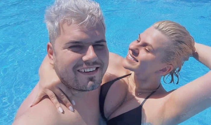 Cristina Vasiu și soțul Cătălin se bălăcesc în piscină Foto: Instagram