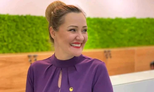 Elena Lasconi la 50 de ani primar Campulung Muscel (2) jfif