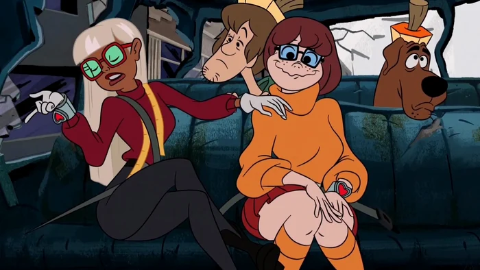 Velma din „Scooby Doo“ se îndrăgostește de Coco Diablo (foto stânga)