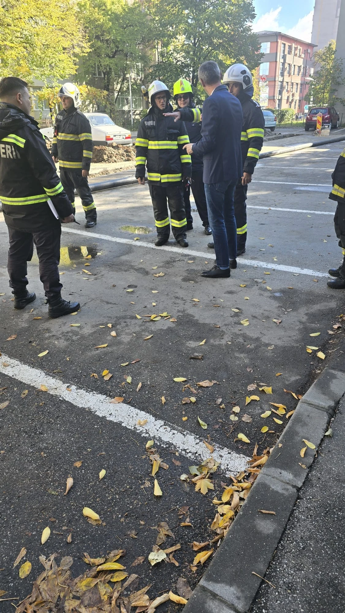 Incident periculos în Slatina: muncitorii au fisurat o conductă de gaze în timp ce schimbau rețeaua de apă