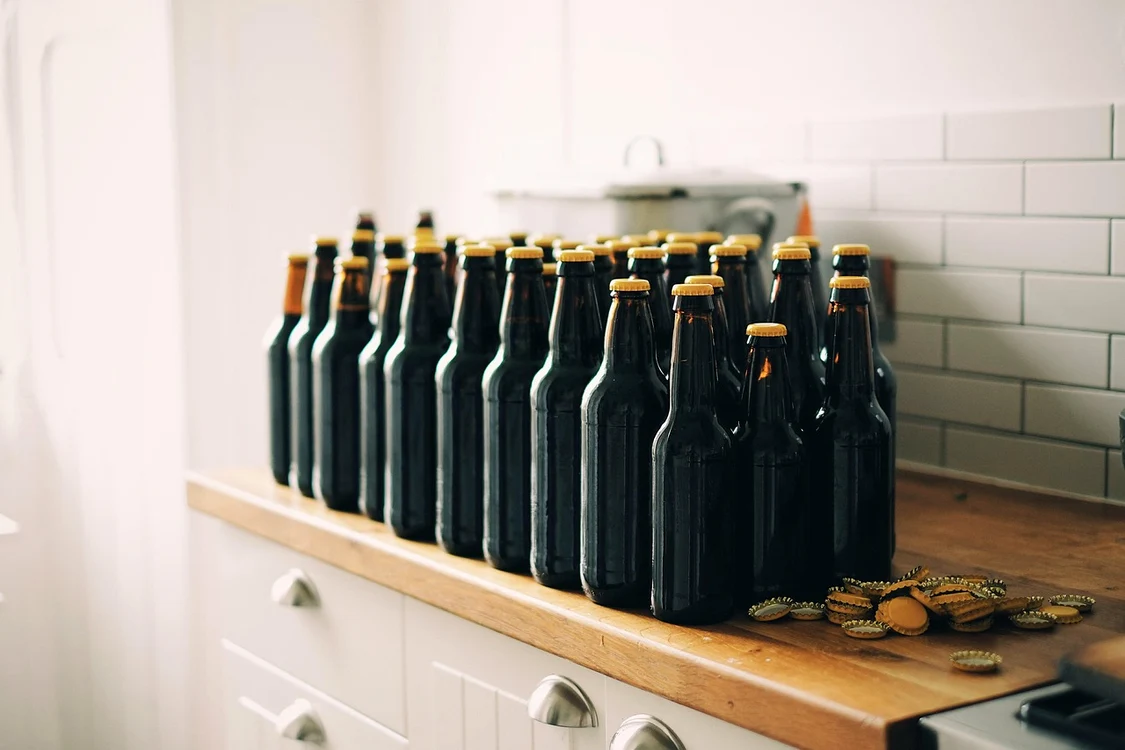 Fructele întregi se introduc în sticle de alcool printr-o metodă ingenioasă / FOTO: Pixabay