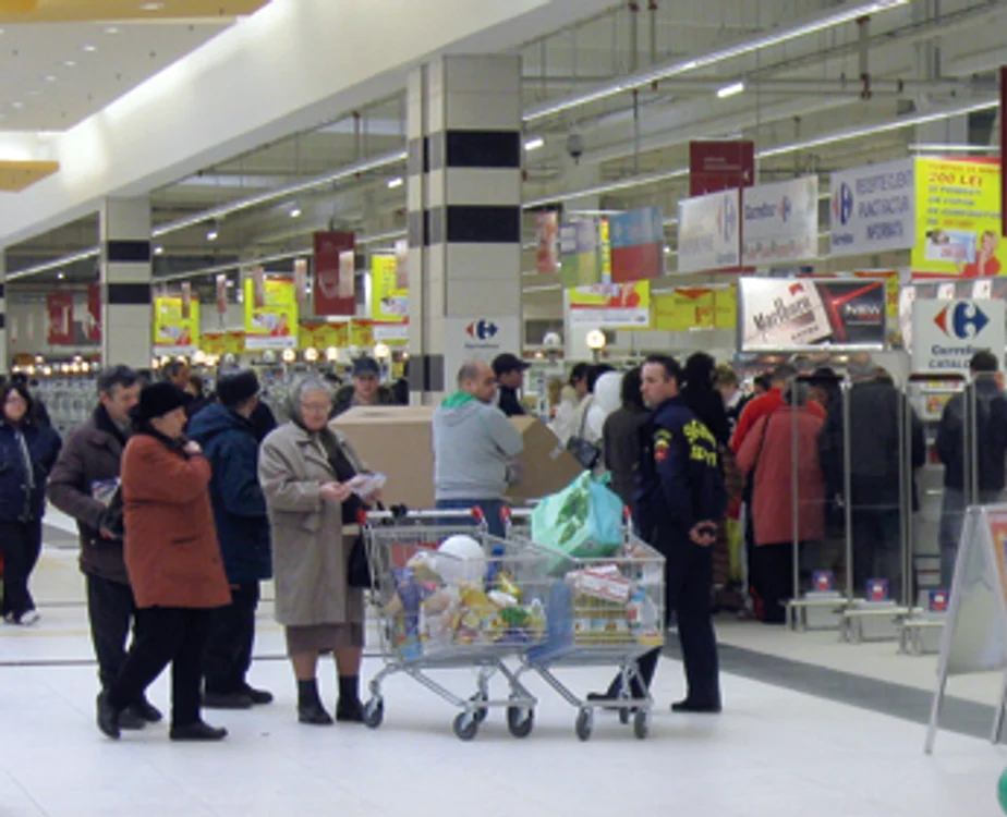 Agenţii de pază din hypermarketuri trebuie să fie foarte vigilenţi în ultima perioadă