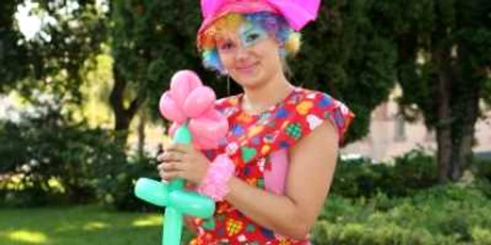 Braşov: S-a făcut clovn de dragul copiilor
