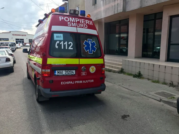 Femeia a fost luată de SMURD si dusă la spital