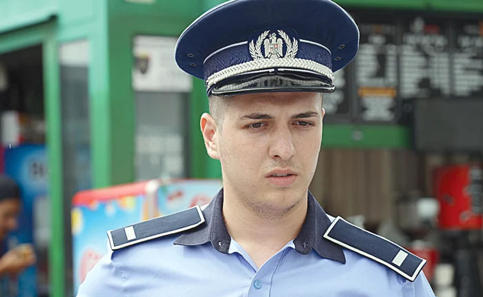 „Elevii și studenţii sunt un fel de cobai”, crede Mădălin Rotaru