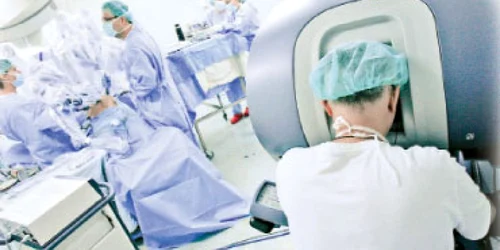 Ce avantaje conferă chirurgia robotică