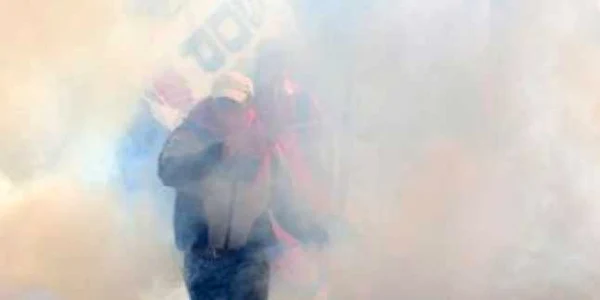 VIDEO Demonstranţii împotriva reuniunii FMI, dispersaţi cu gaze lacrimogene