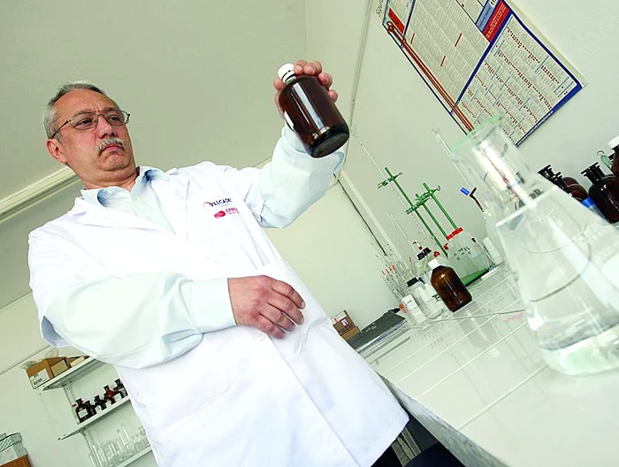 Medicii au analizat apa din punct de vedere chimic şi bacteriologic