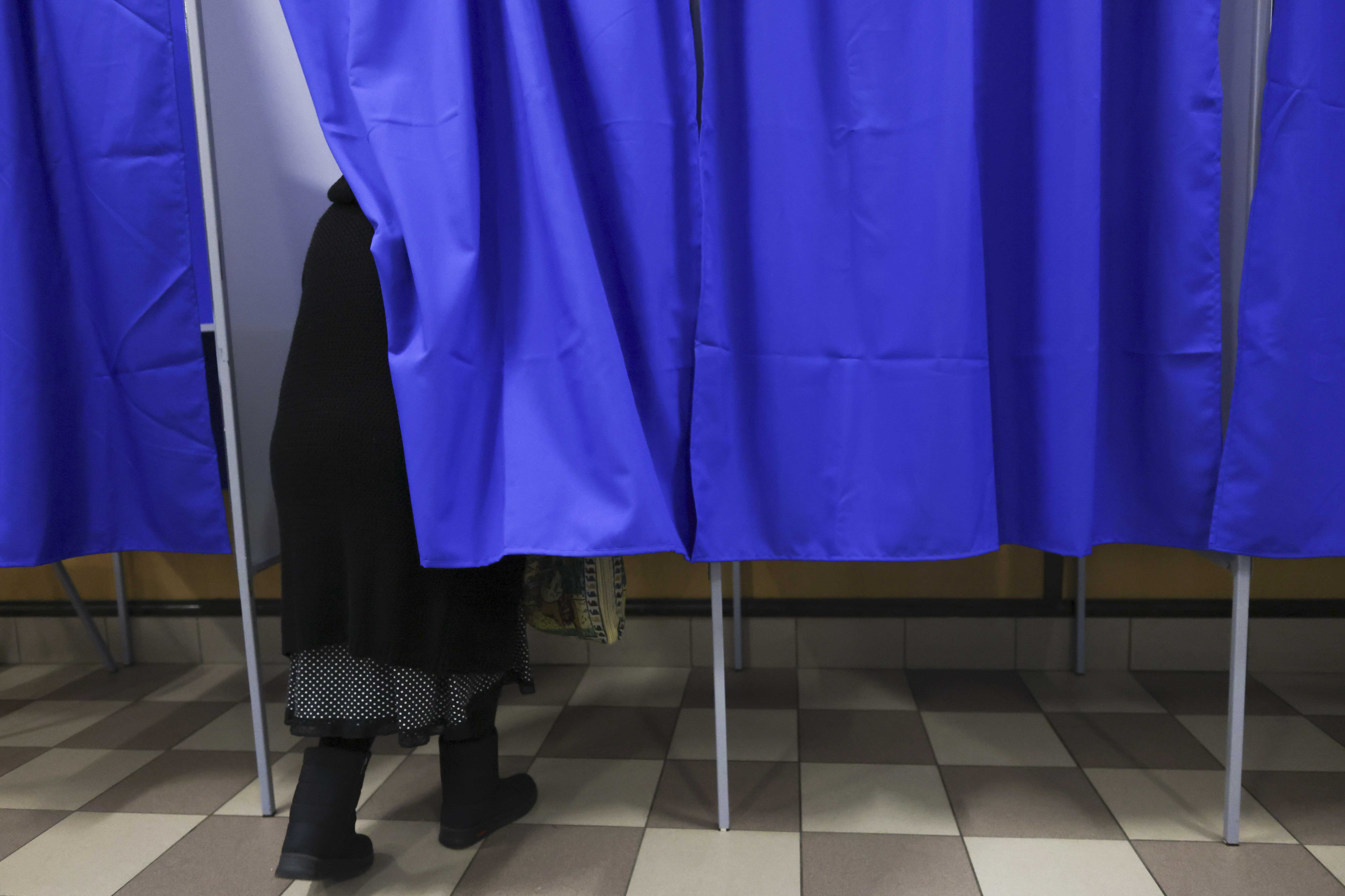 Procesul electoral după deschiderea urnelor în București și Ilfov. FOTO Inquam Photos / George Călin