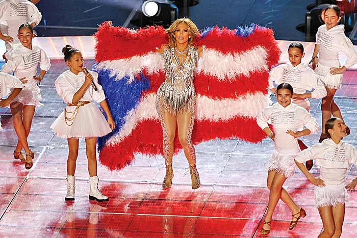 Diva a fost însoţită pe scenă de fiica ei, Emme, în vârstă de 11 ani