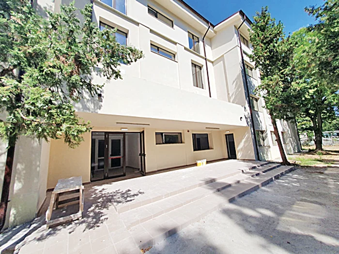 Aici ar trebui să fie intrarea în creşă