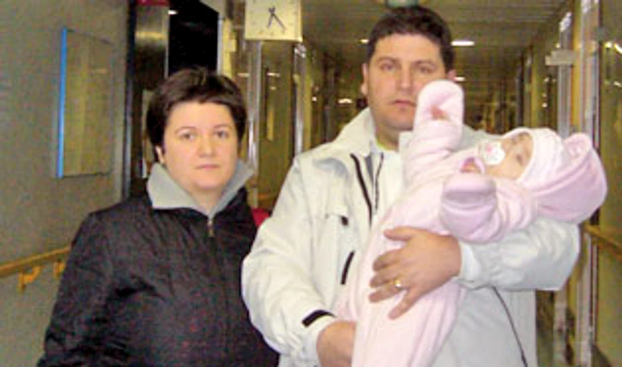 Maria şi Ioana, la bradul  de Crăciun