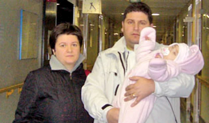 Maria şi Ioana, la bradul de Crăciun