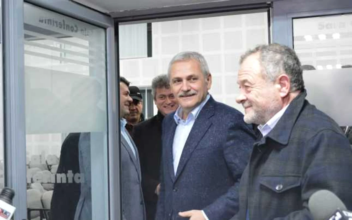 Liviu Dragnea, la Vaslui, alături de Dumitru Buzatu, şeful PSD Vaslui FOTO Simona Voicu
