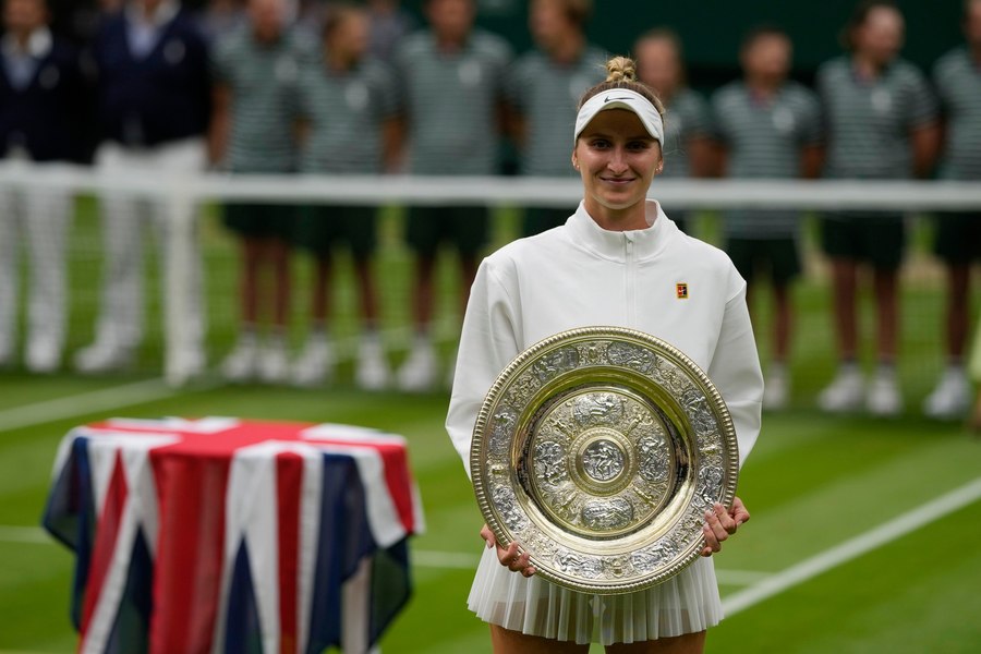 Cehoaica Marketa Vondrousova a câştigat la Wimbledon primul său titlu de Mare Șlem VIDEO