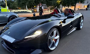 Ferrari Monza foto met police webp