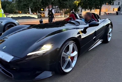 Ferrari Monza foto met police webp