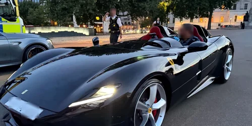 Ferrari Monza foto met police webp