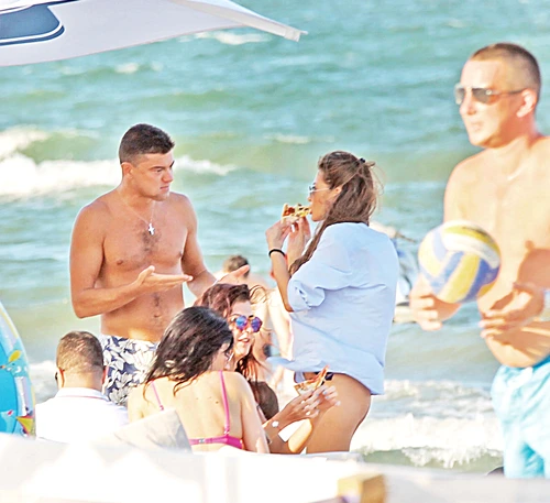 Cristian Boureanu a luat prânzul la plajăFoto: Mihai Ionescu