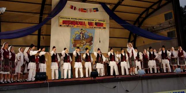 Sf. Nicolae, serbat prin muzică și dans popular