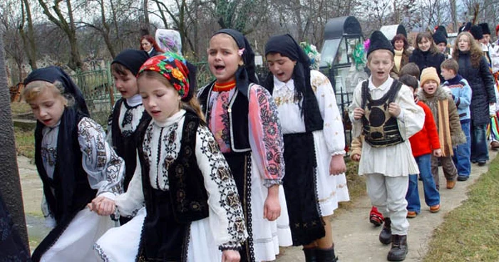 Tinerii din Basarabia vor colinda alături de copiii din judeţul Alba