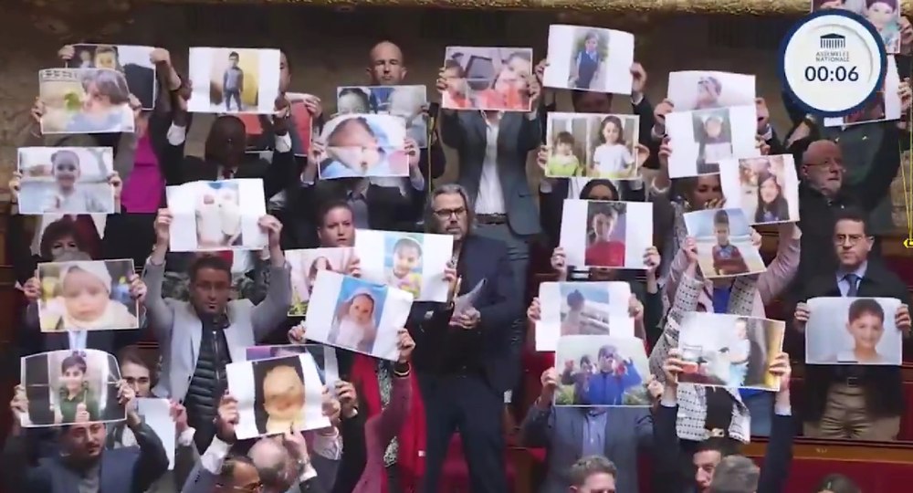 Protest în Parlamentul Franței. Deputații unui partid radical de stânga au afișat imagini cu copii palestinieni uciși