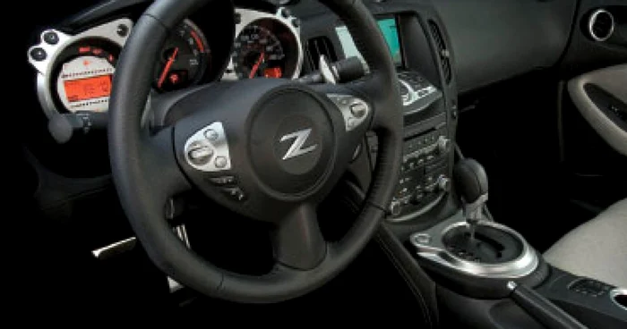 Nissan 370Z sau Porsche Cayman S?