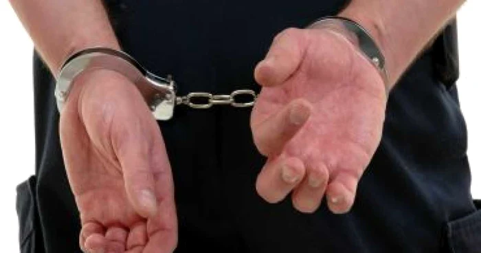 Gorj: Un funcţionar din cadrul Consiliului Judeţean, reţinut de DNA