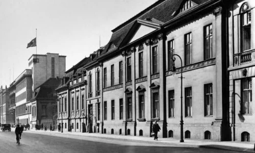 Germania Nazistă: Mitul Ministerului de Externe jpeg