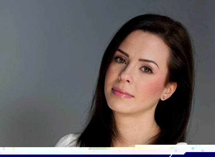 Prezentatoarea celor două noi jurnale, de la 14.00 şi 16.30, este Livia
Graur