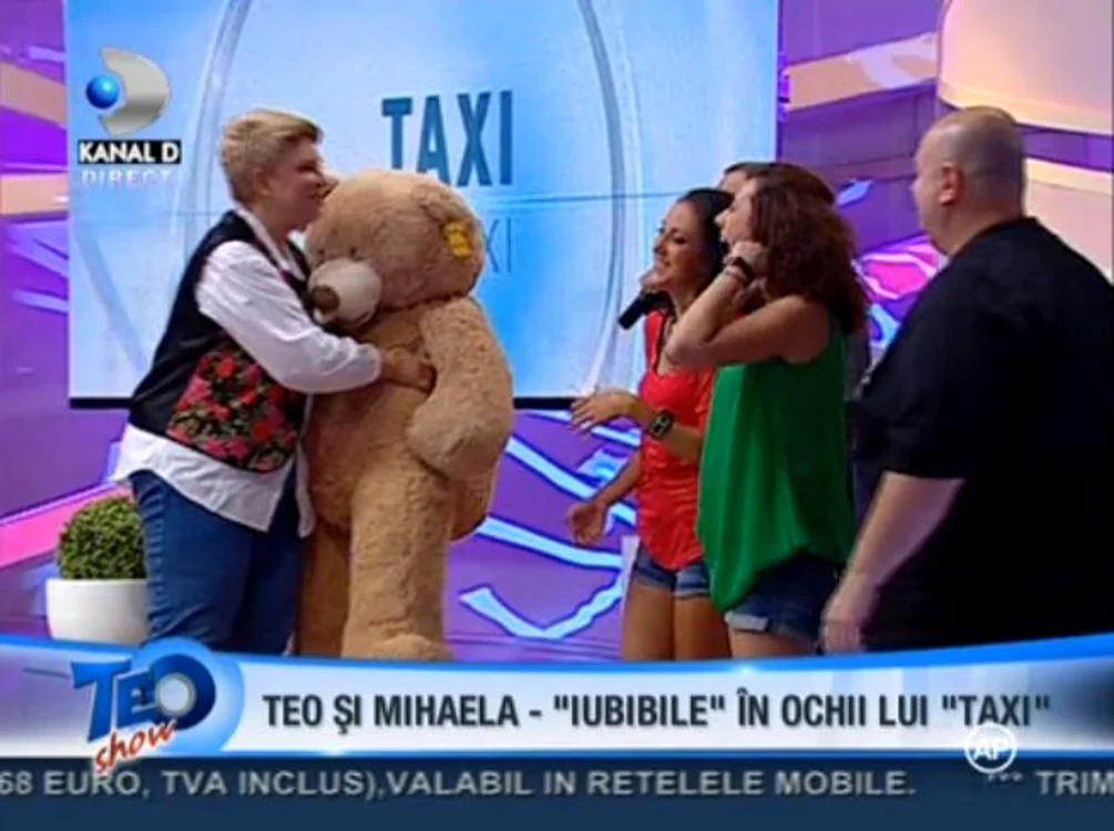 Trupa Taxi i-a adus lui Teo un urs de pluş imens (captură: Kanal D)