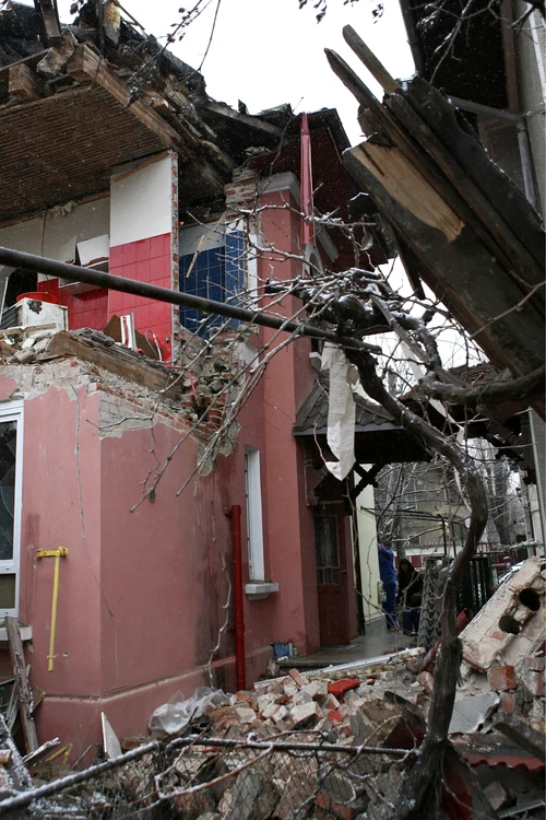 
    Explozia a fost cauzată, se pare, de o acumulare de gaze  