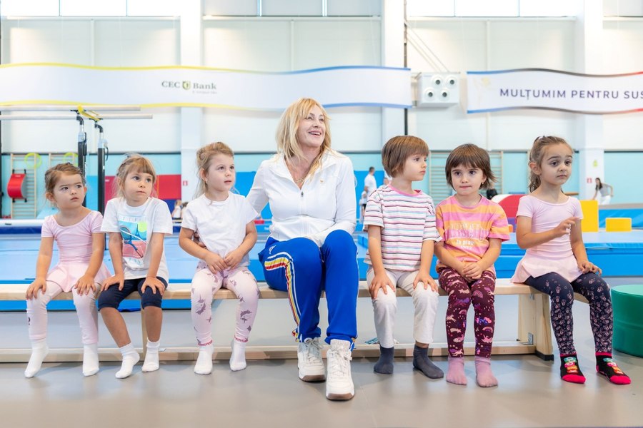 Copiii au luat cu asalt Sala „Nadia Comăneci” din Otopeni, iar marea campioană le-a supervizat exercițiile