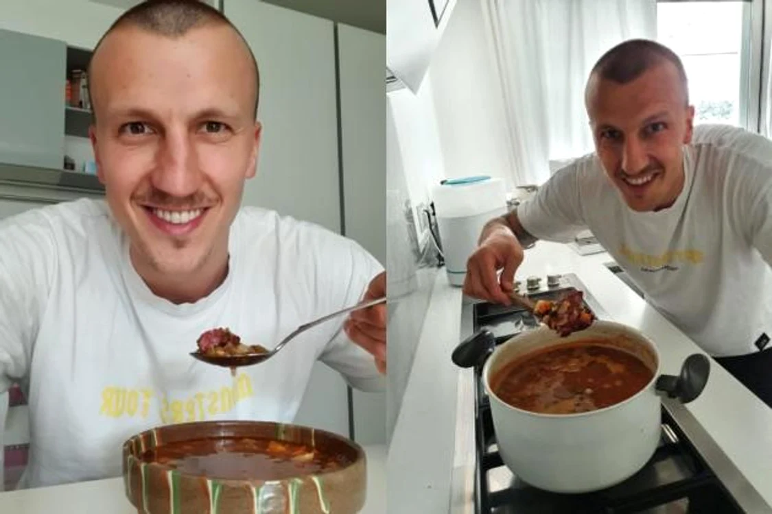 Vlad Chiricheș a pregătit singur ciorbă de fasole cu afumăturăFoto: frf.ro