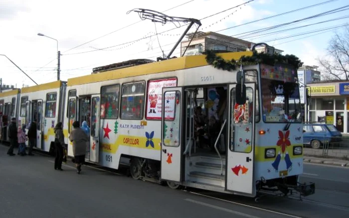 Tramvaiul a circulat şi în decembrie, în perioada sărbătorilor. FOTO arhivă Adevărul Ploieşti