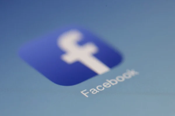 Facebook va finanța cu 100 milioane dolari publicațiile media locale